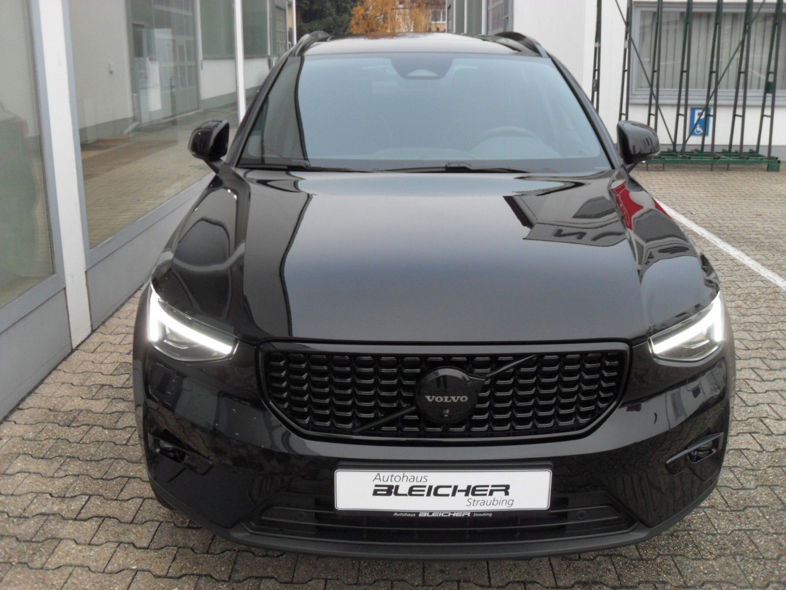 Fahrzeugabbildung Volvo XC40 B4 Plus Black Edition | 360° | Pamora.
