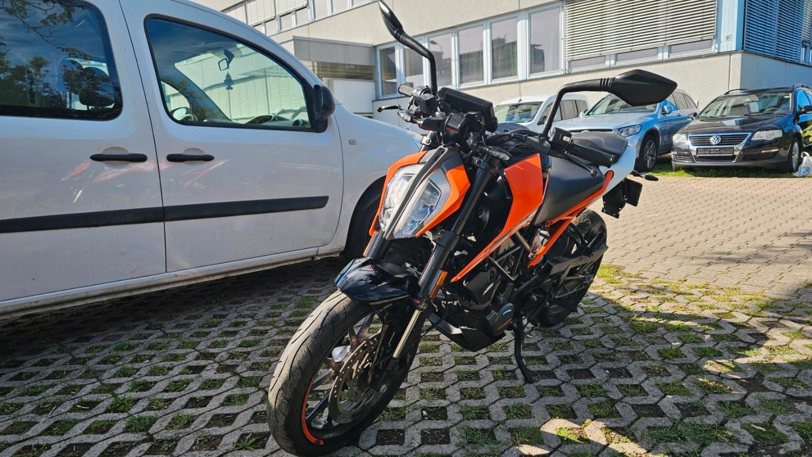 KTM Duke 125