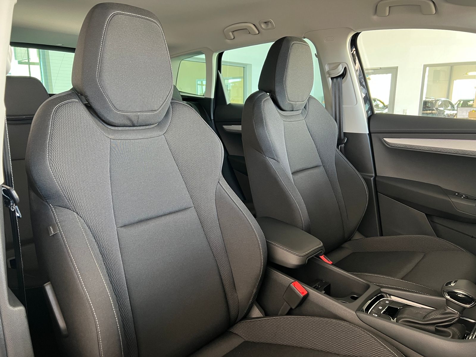 Fahrzeugabbildung SKODA Karoq DRIVE 1.5 TSI DSG *AHK, ACC, LED, Virtual