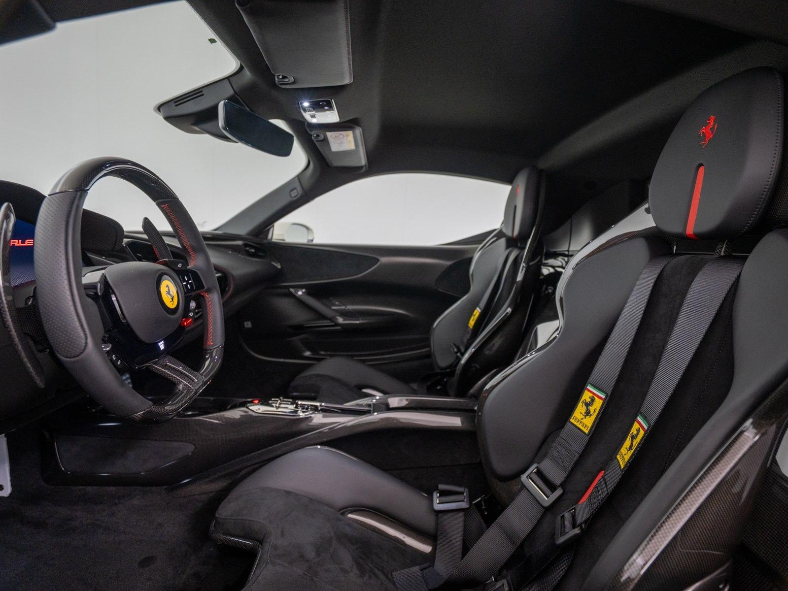 Ferrari SF90 Stradale ASSETTO FIORANO