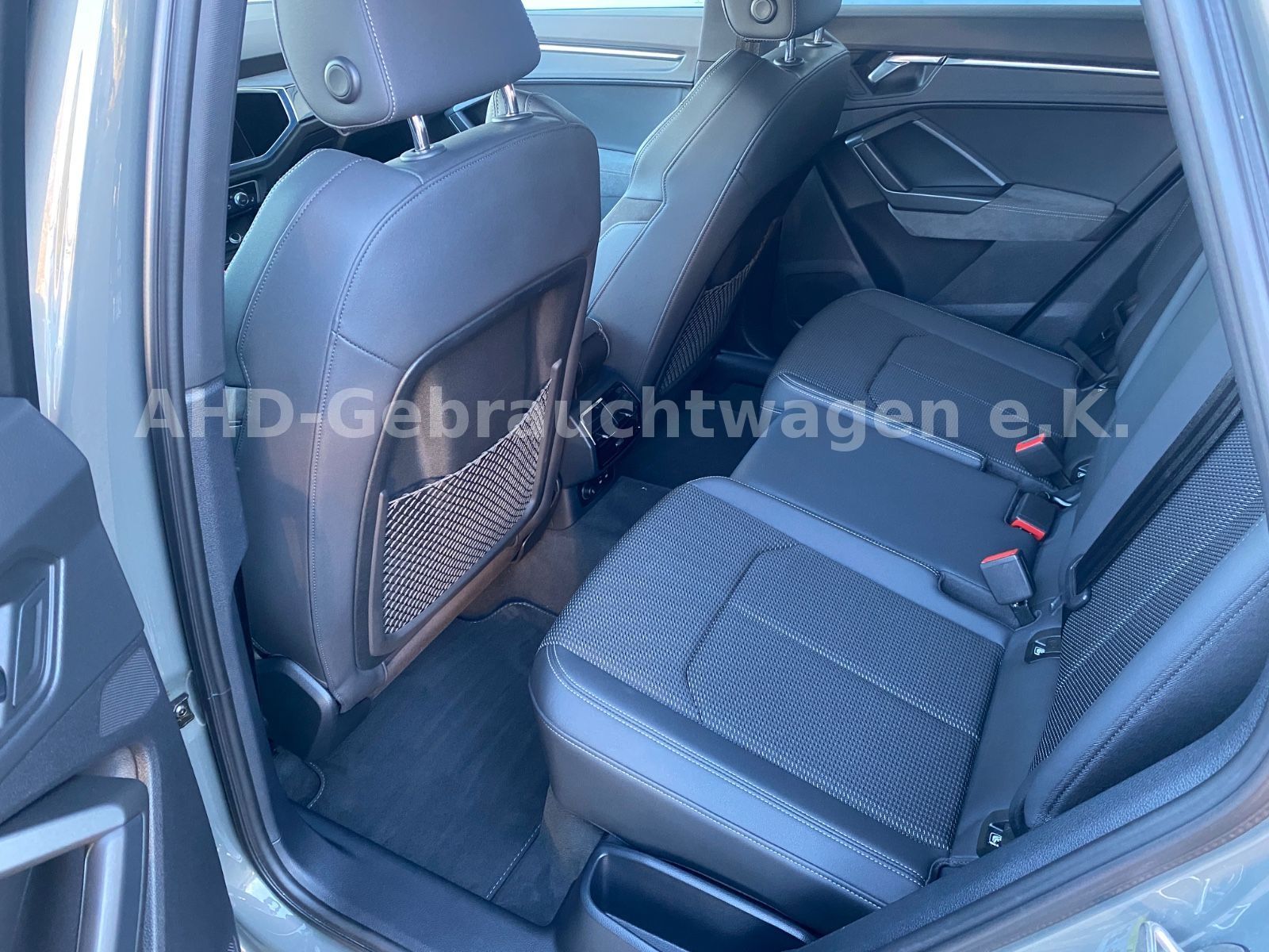 Fahrzeugabbildung Audi Q3 35 TDI Quattro S-line