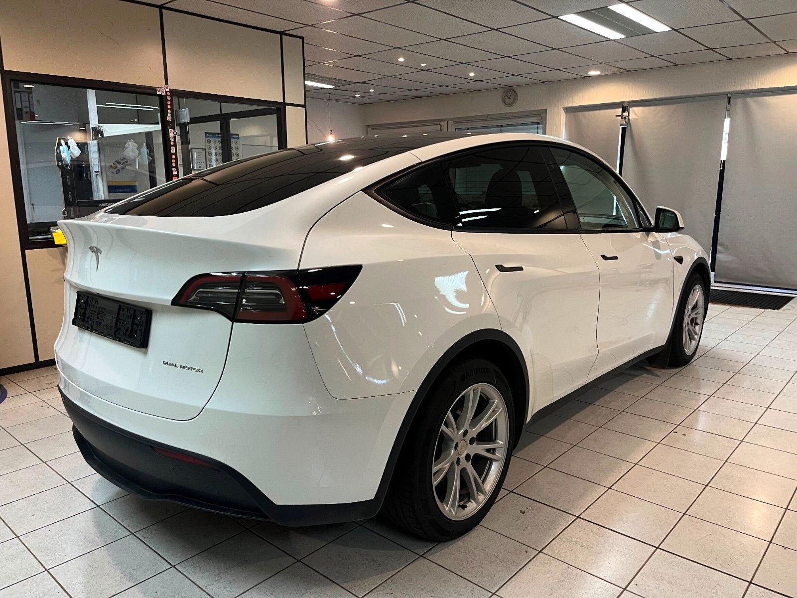 Tesla Model Y LR AWD AHK abnehmbar kauf auch Tesla an foto 3
