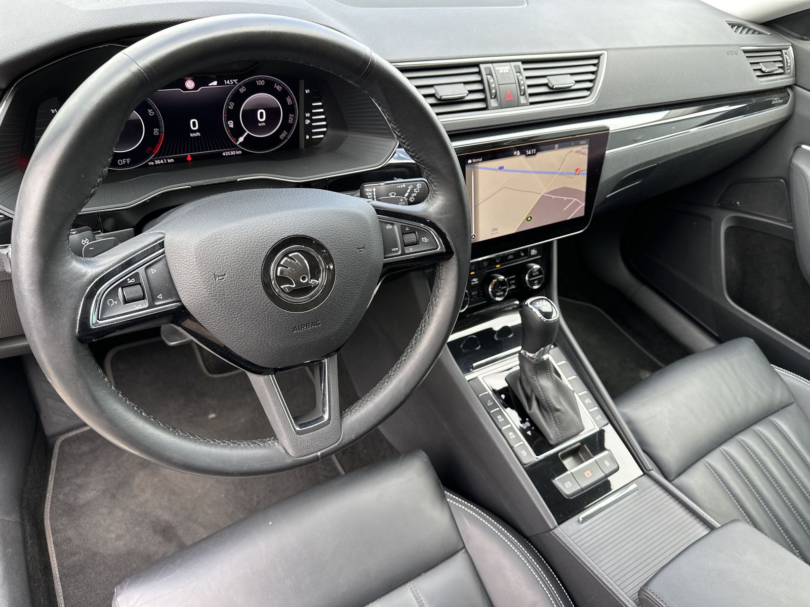 Fahrzeugabbildung SKODA Superb Combi 1.4 TSI DSG L&K iV NAV+LED+360°+VC
