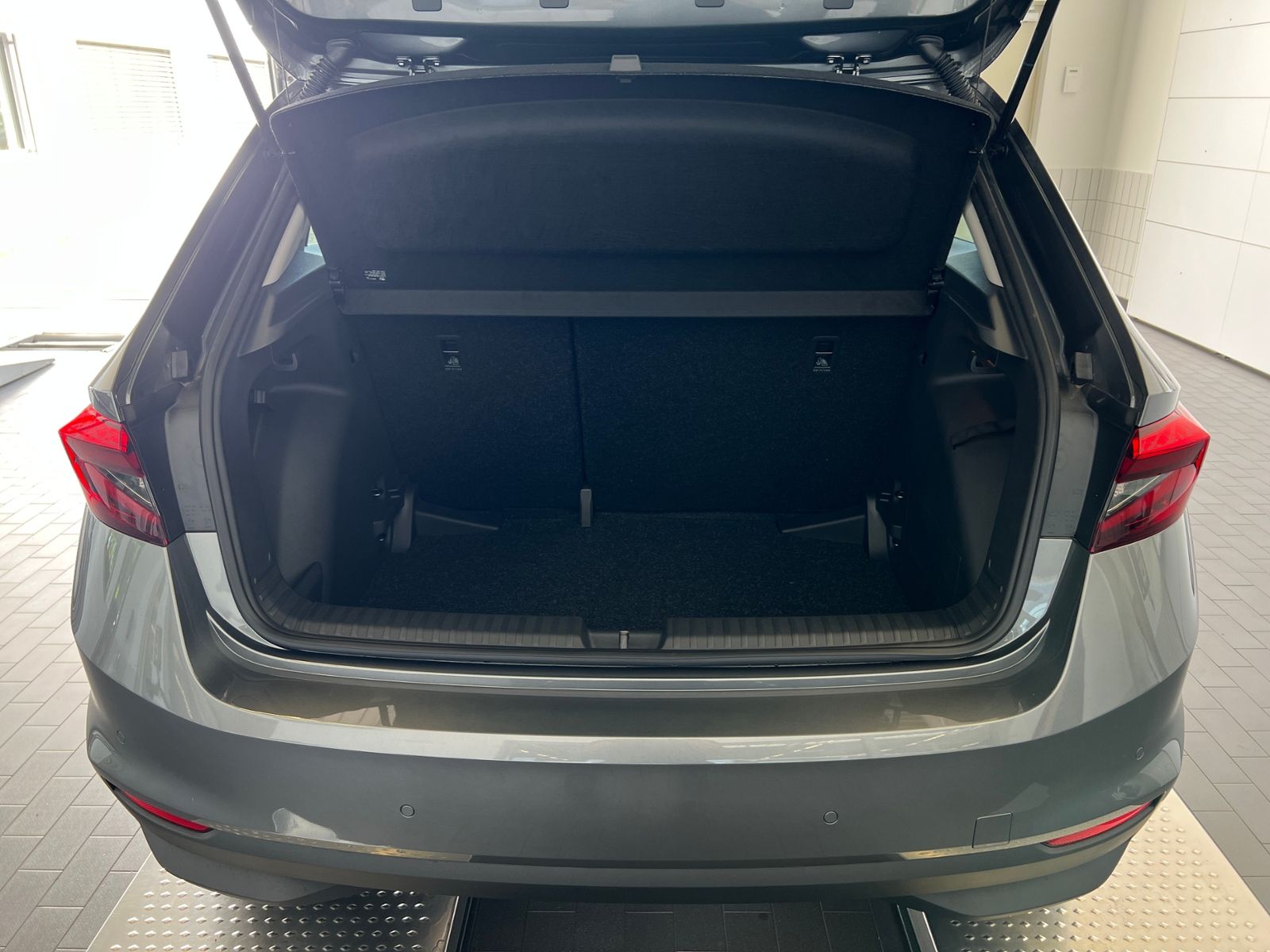 Fahrzeugabbildung SKODA Fabia  Selection 1.0 MPI *Climatronic, LED, Einp