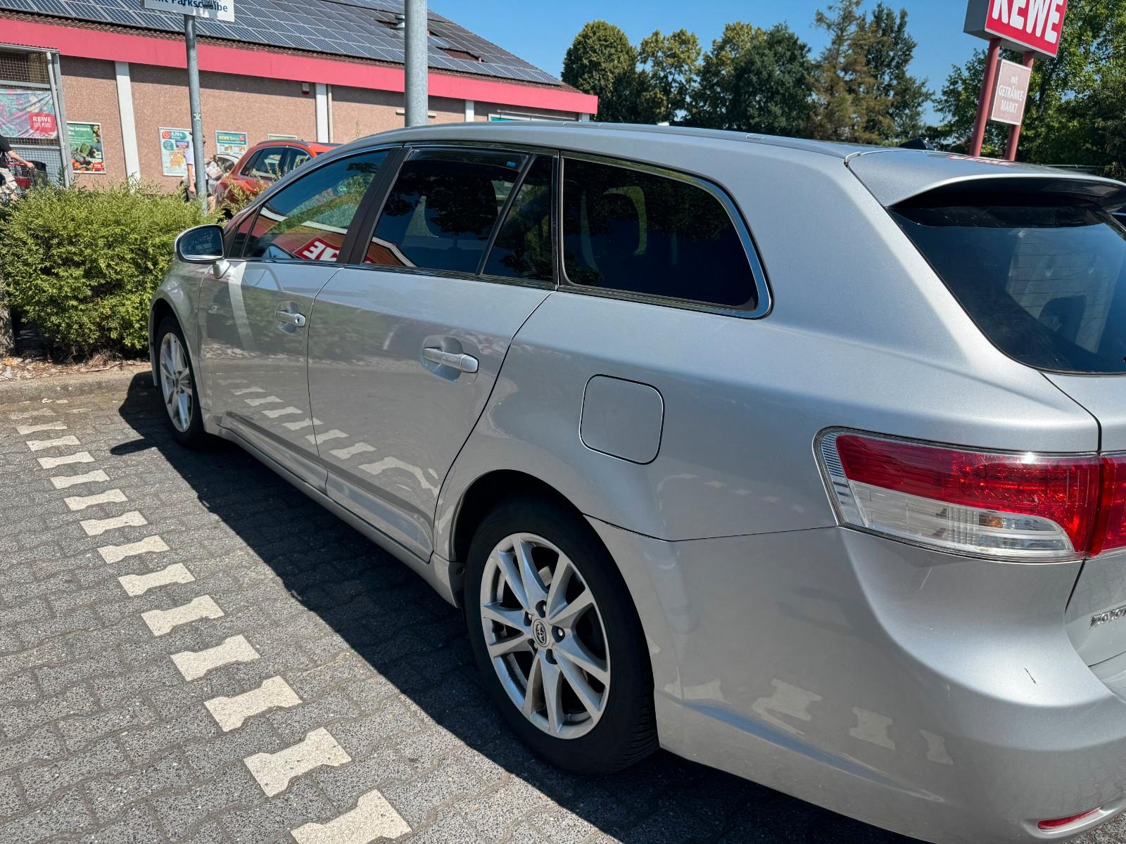 Toyota Avensis 2010 — engine 2.231 cm³, 150 HP (110kW)