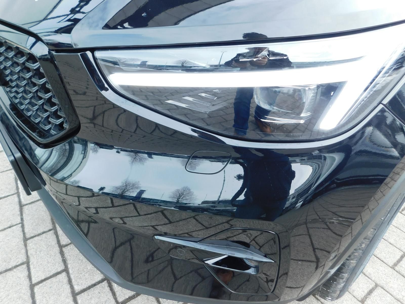 Fahrzeugabbildung Volvo XC40 B3 Ultra Black Editon "Glasdach,360°Cam"