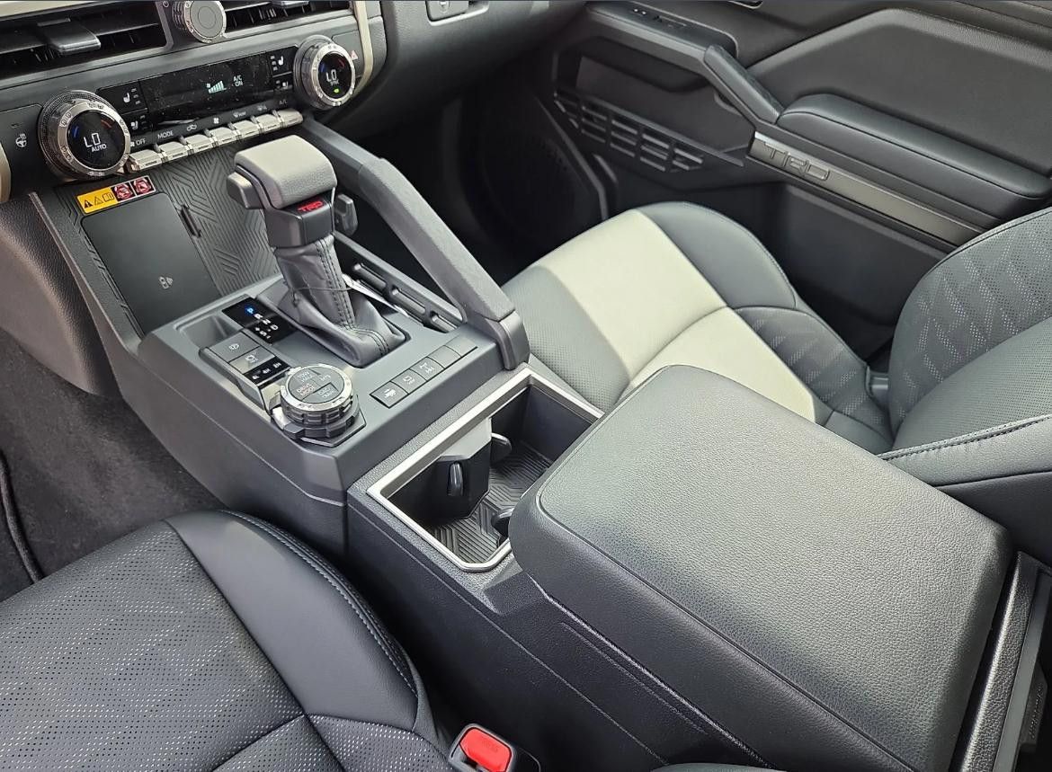 Fahrzeugabbildung Toyota TRD Off Road Premium Hybrid T1: 59.800 EURO