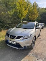 Nissan Qashqai 1.6 dCi DPF Xtronic 360° 360° - Nissan Qashqai mit Diesel-Antrieb: Limousine, Automatik