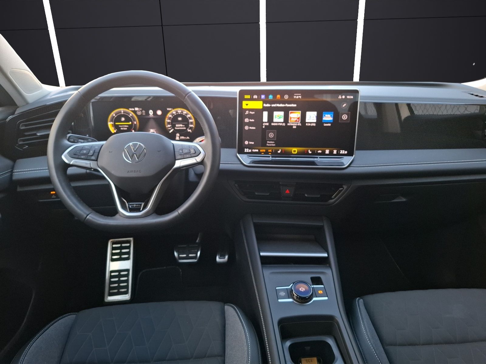 Fahrzeugabbildung Volkswagen Tiguan TDI Goal DSG 4M Standhzg LED AHK Navi AID