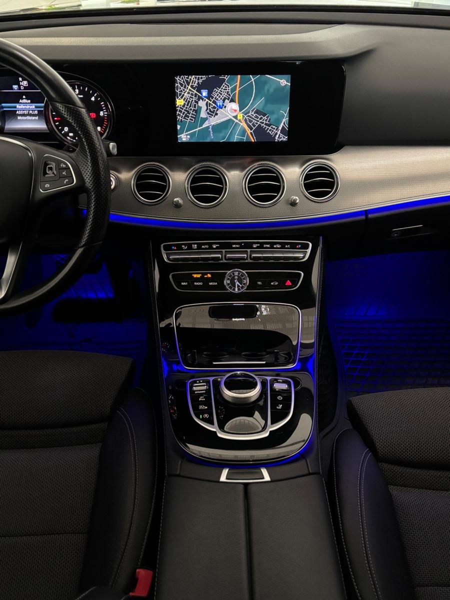 Mercedes-Benz E 220d Automatik,Scheckheft,Burmester,AHK,Navi