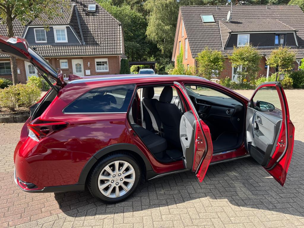 Toyota Auris Touring Sports