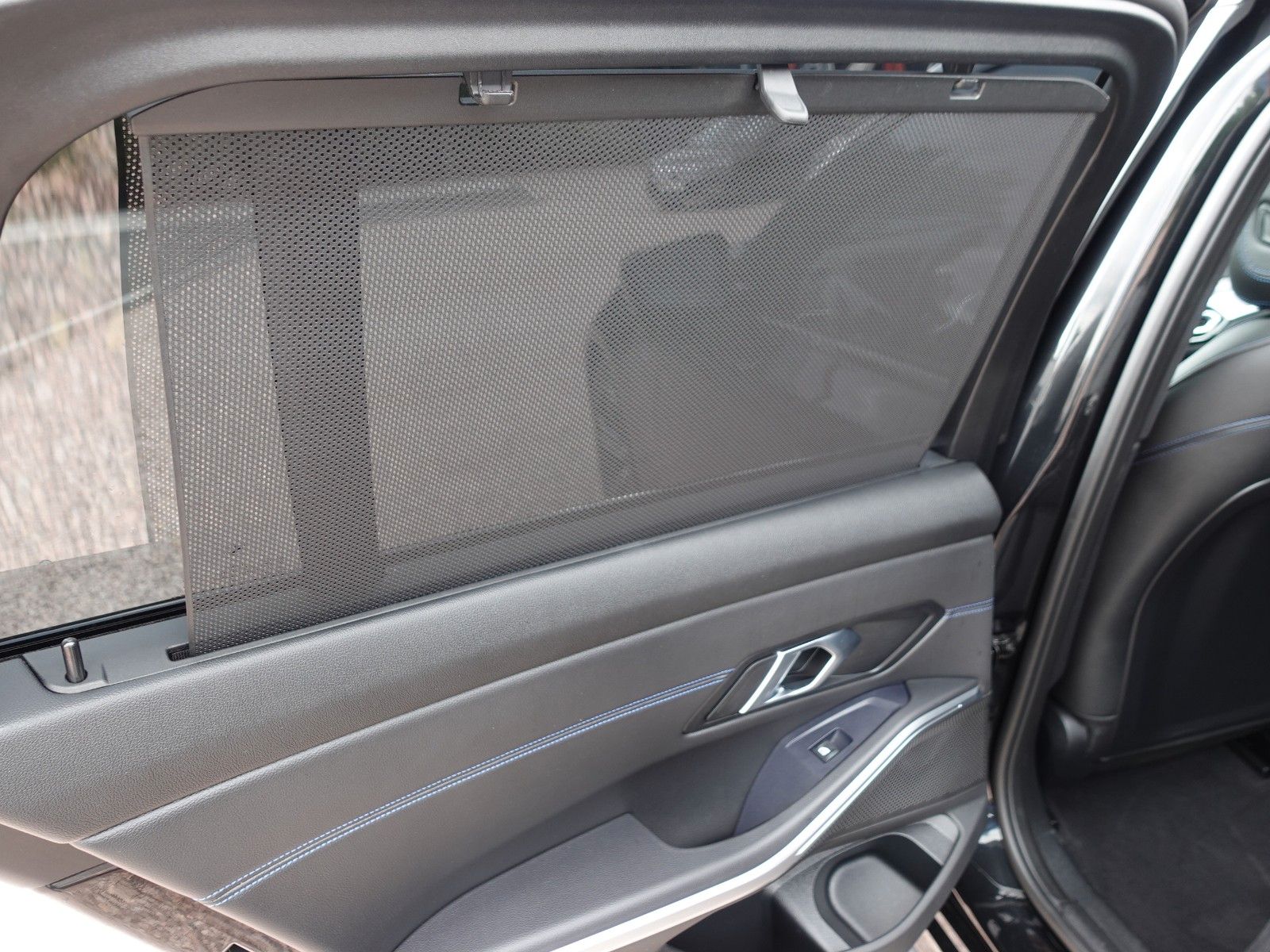 Fahrzeugabbildung BMW 318i Touring Auto M Sportpaket 18"/HiFi/LED/Navi