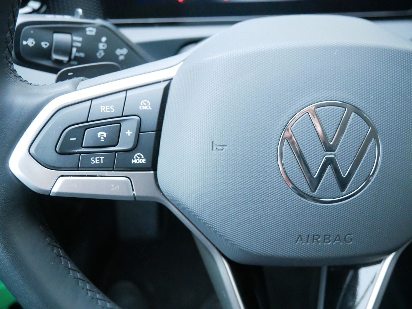 Fahrzeugabbildung Volkswagen Tiguan 1.5 eTSI Life NEU52T Matrix AHK Kamera AC