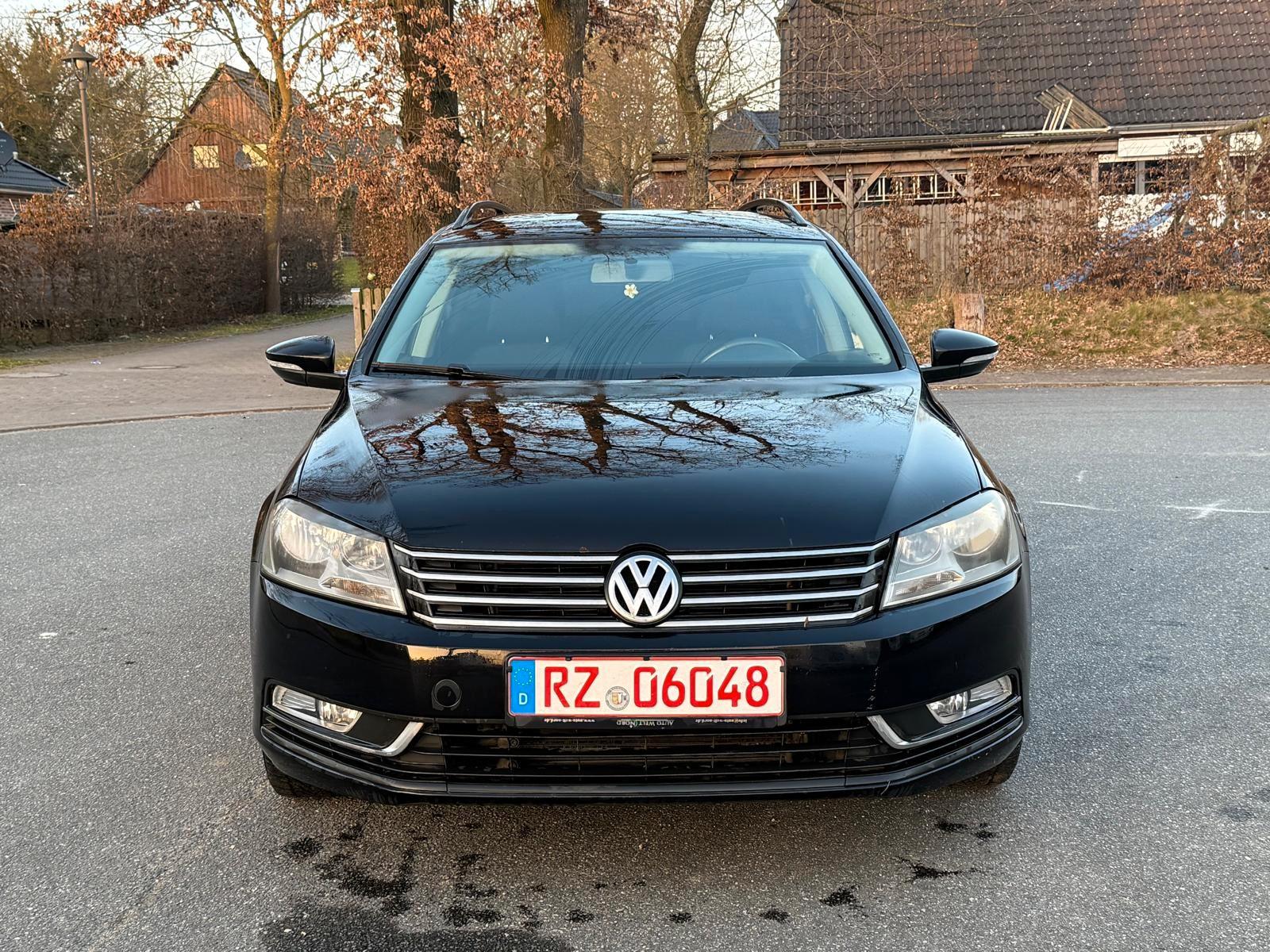 Volkswagen Passat 2011 — rear view