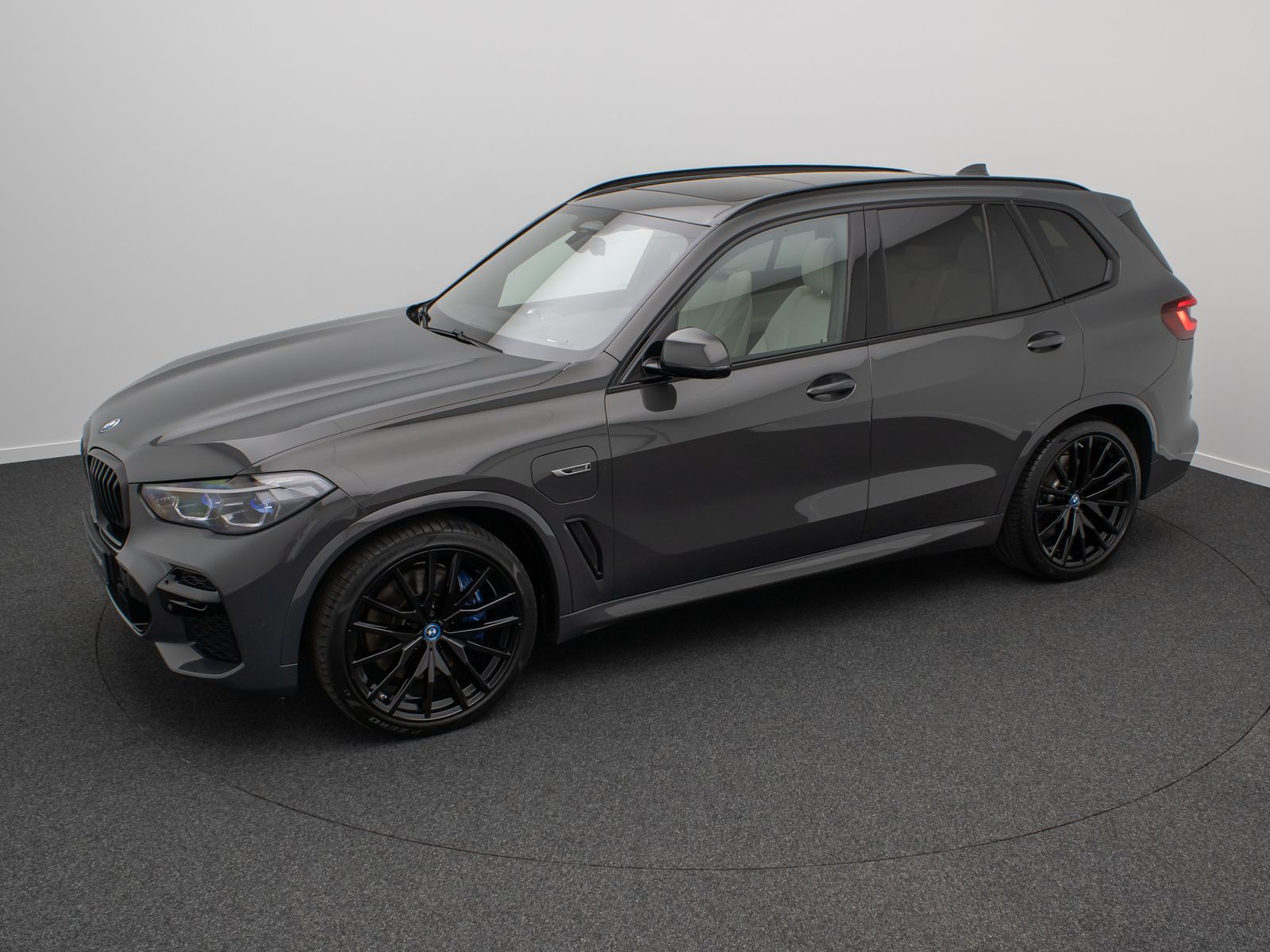 Fahrzeugabbildung BMW X5 xD45e M Sport Kamera Laser Panorama HUD H/K