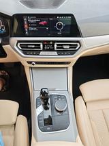 BMW 330e Touring Sport Line HUD - rote BMW 330