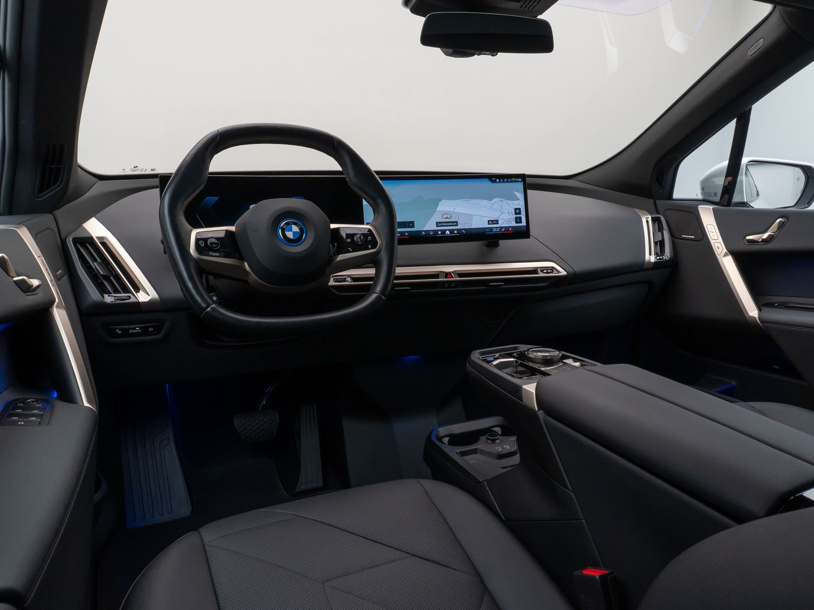 Fahrzeugabbildung BMW iX xD40 Sport SkyLounge 360°DAB H/K AHK 22Zoll