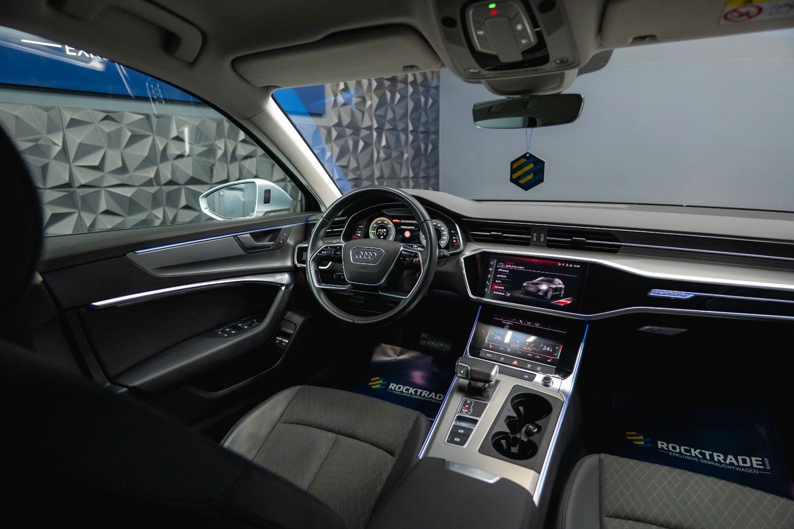 Fahrzeugabbildung Audi A6 Avant 50 TFSIe quattro SportDesign*Matrix*ACC