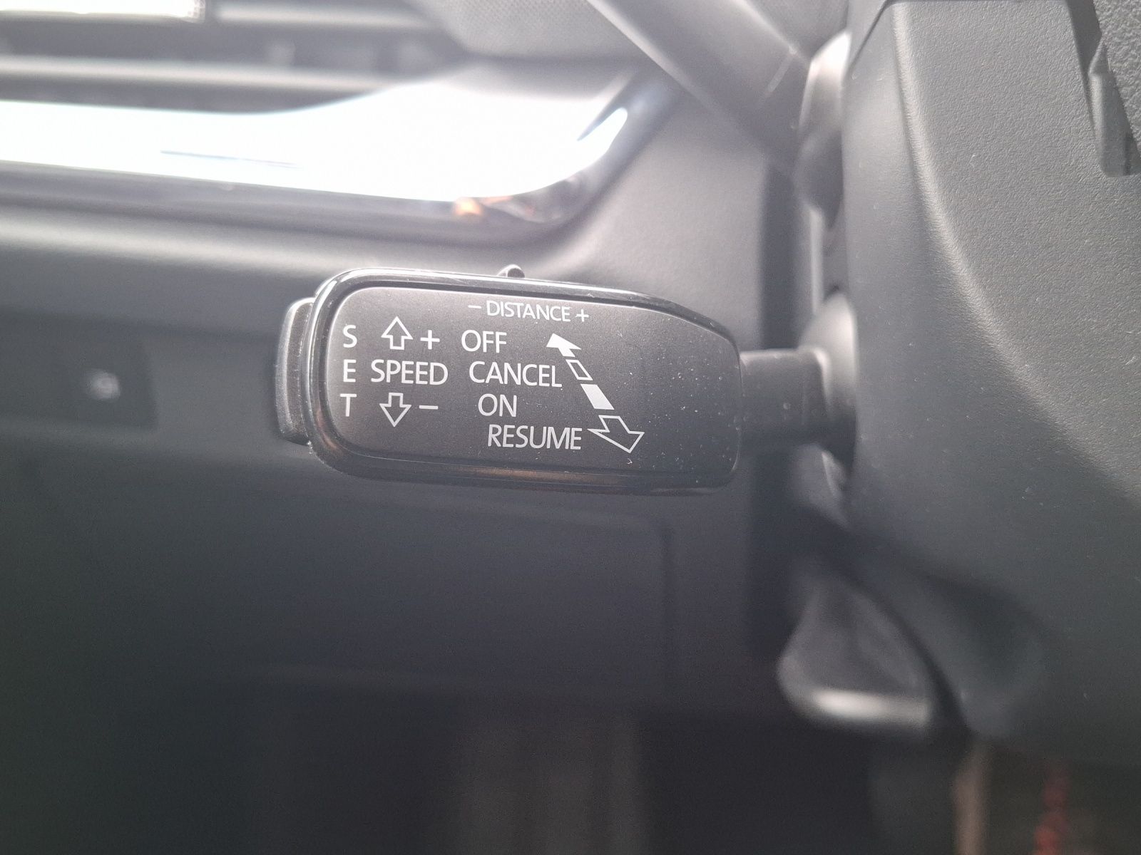 Fahrzeugabbildung SKODA Enyaq 60 Loft LED AHK Navi ACC PDC
