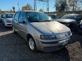 Fiat Punto 1.2i 16V cat 5 porte ELX - Fiat Punto ELX mit Benzin-Antrieb