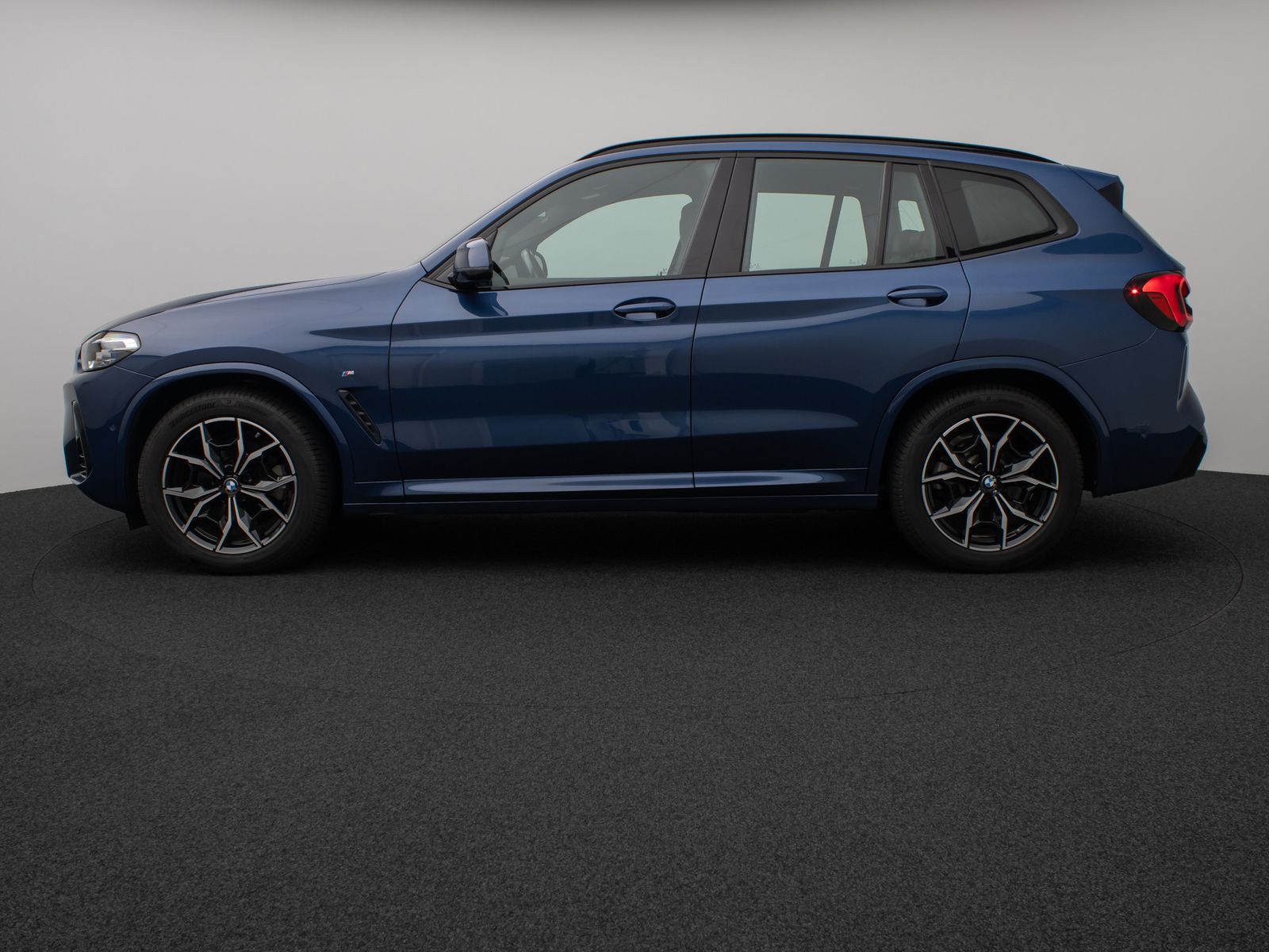 Fahrzeugabbildung BMW X3 xD20i  M Sport Panorama Kamera HUD AHK 19Zoll