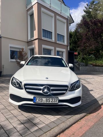 MERCEDES-BENZ E 220 d AVANTGARDE Autom. AVANTGARDE