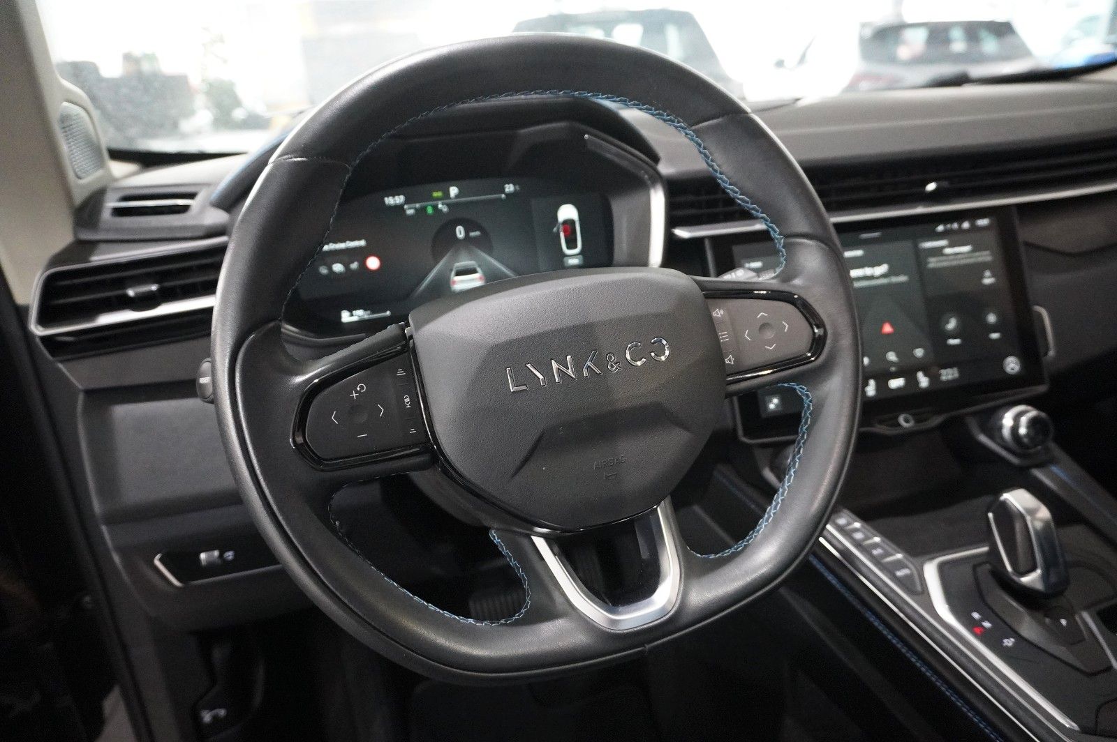 Fahrzeugabbildung Lynk&Co 01 1.5T HEV HYBRID NAVI/LED/SPORT/VIRT./PANO/DAB