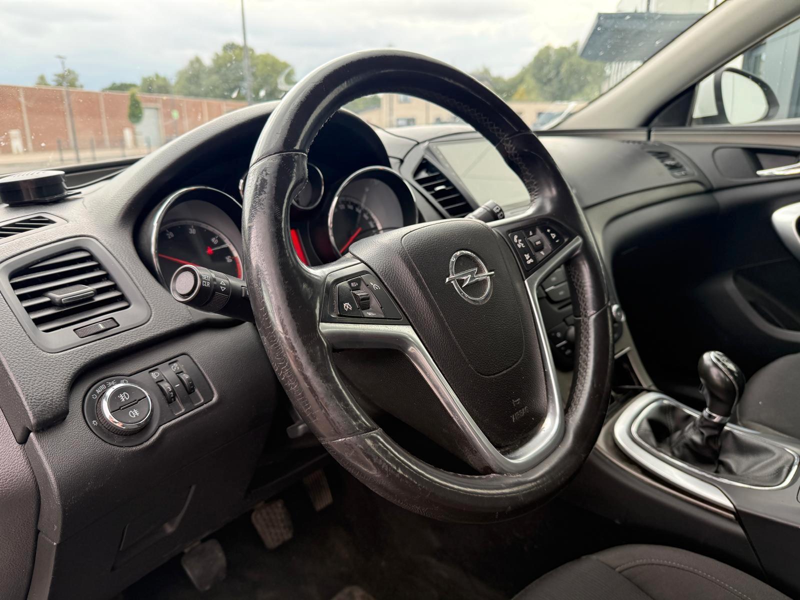 Opel Insignia 2012 — photo 10