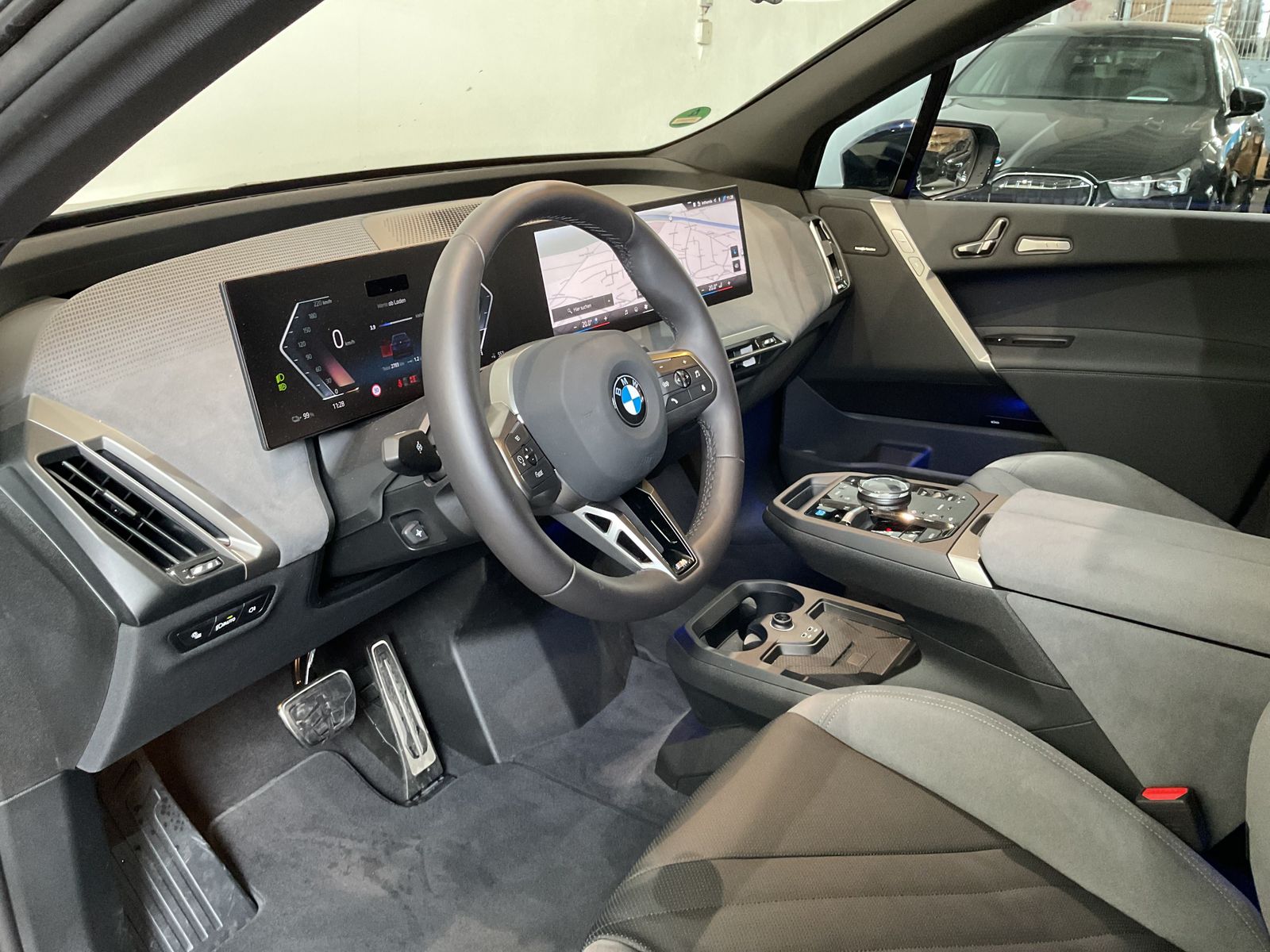 Fahrzeugabbildung BMW iX xDrive45 Harman Kardon Surround | Sitzbelüftu