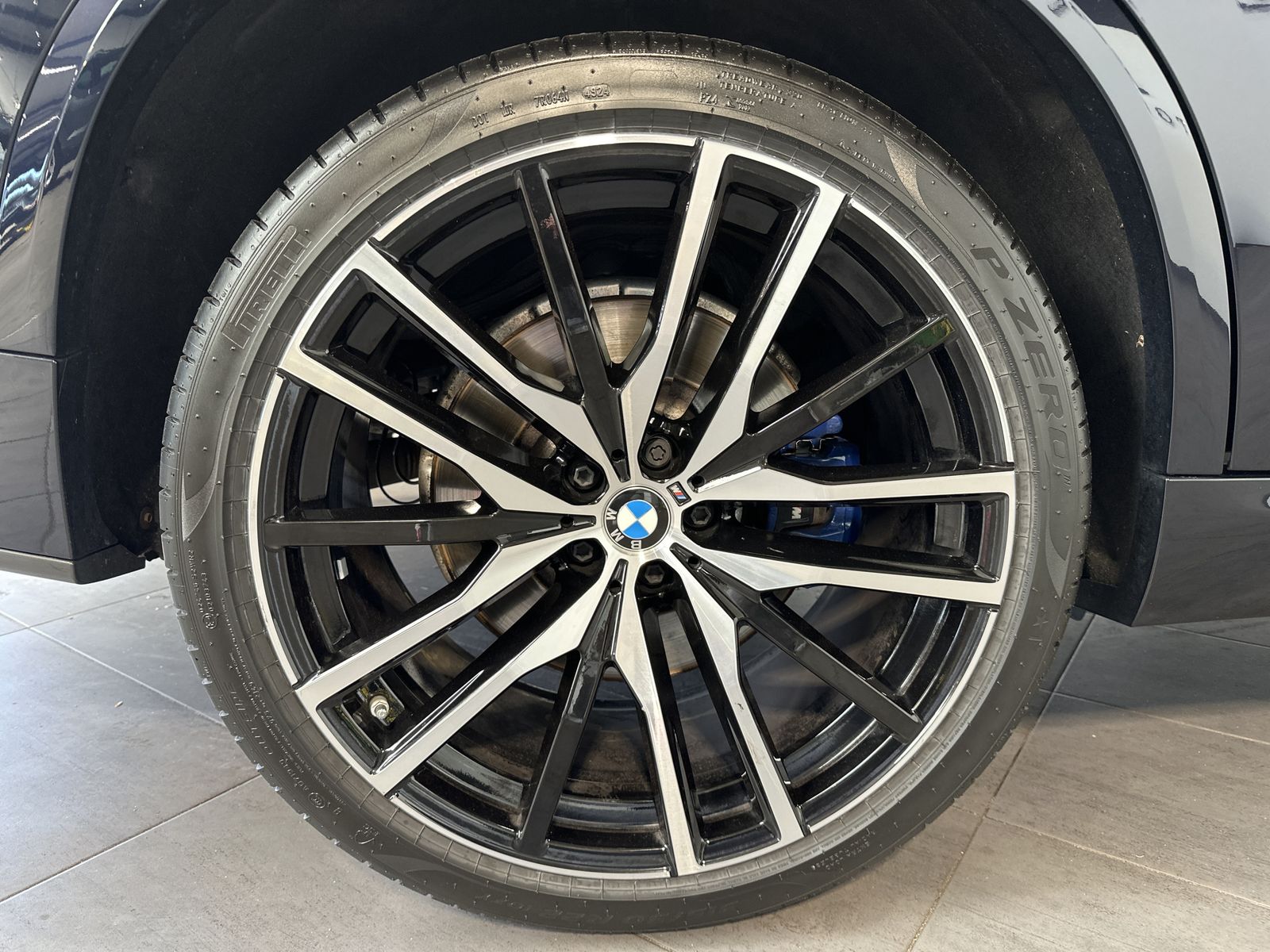 Fahrzeugabbildung BMW X5 xDrive40d M-Sport NAV+LASER+PANO+HEAD-UP+22ZO