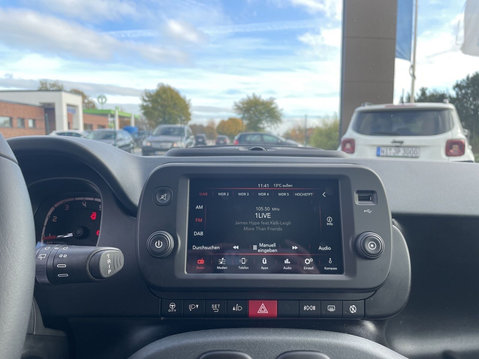 Fahrzeugabbildung Fiat Panda CROSS Red Klimaautomatik 2WD USB PDC