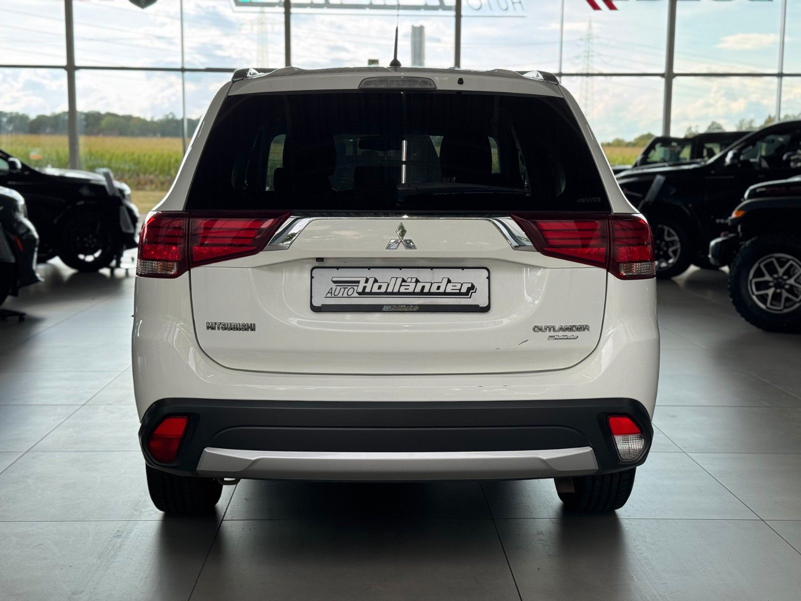 Fahrzeugabbildung Mitsubishi Outlander 2.2 DI-D Plus 4WD  NUR HÄNDLER/GEWERBE