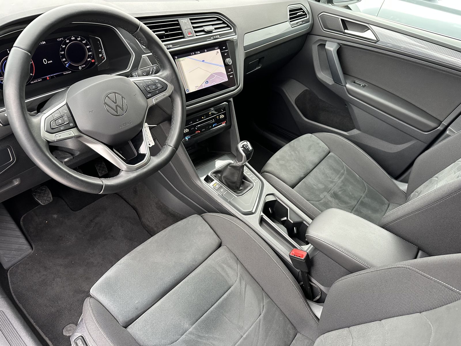 Fahrzeugabbildung Volkswagen Tiguan 2.0 TDI Life NAV+LED+KAMERA+DIGDISPLAY+PP