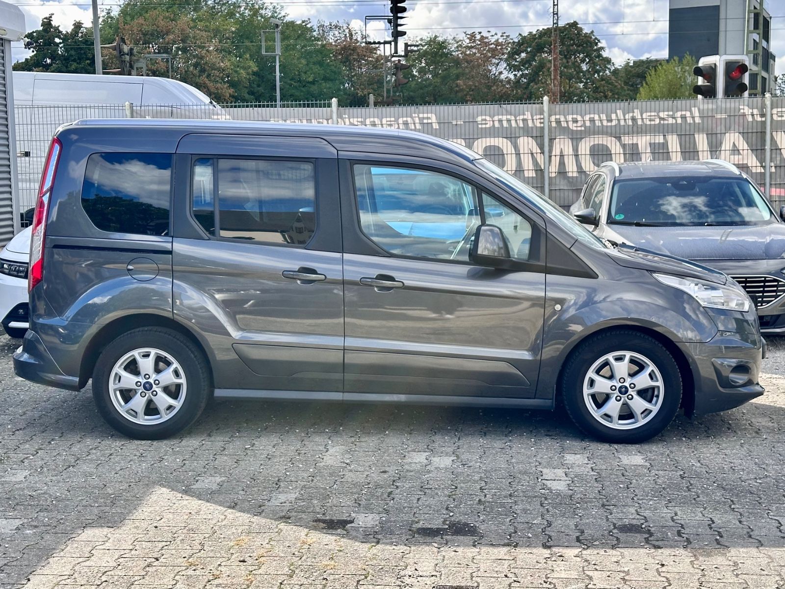 Fahrzeugabbildung Ford TOURNEO CONNECT TITANIUM*MOD.2016*
