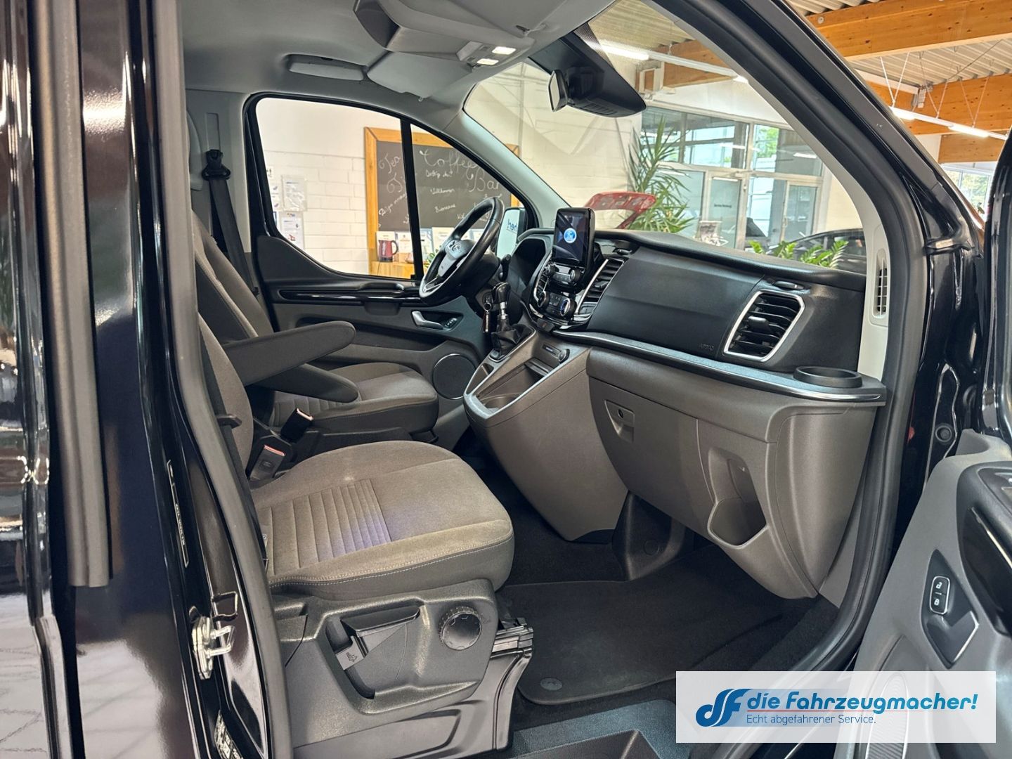 Fahrzeugabbildung Ford Tourneo Custom 320 L2 Titanium X 2.0 TDCi  AHK N