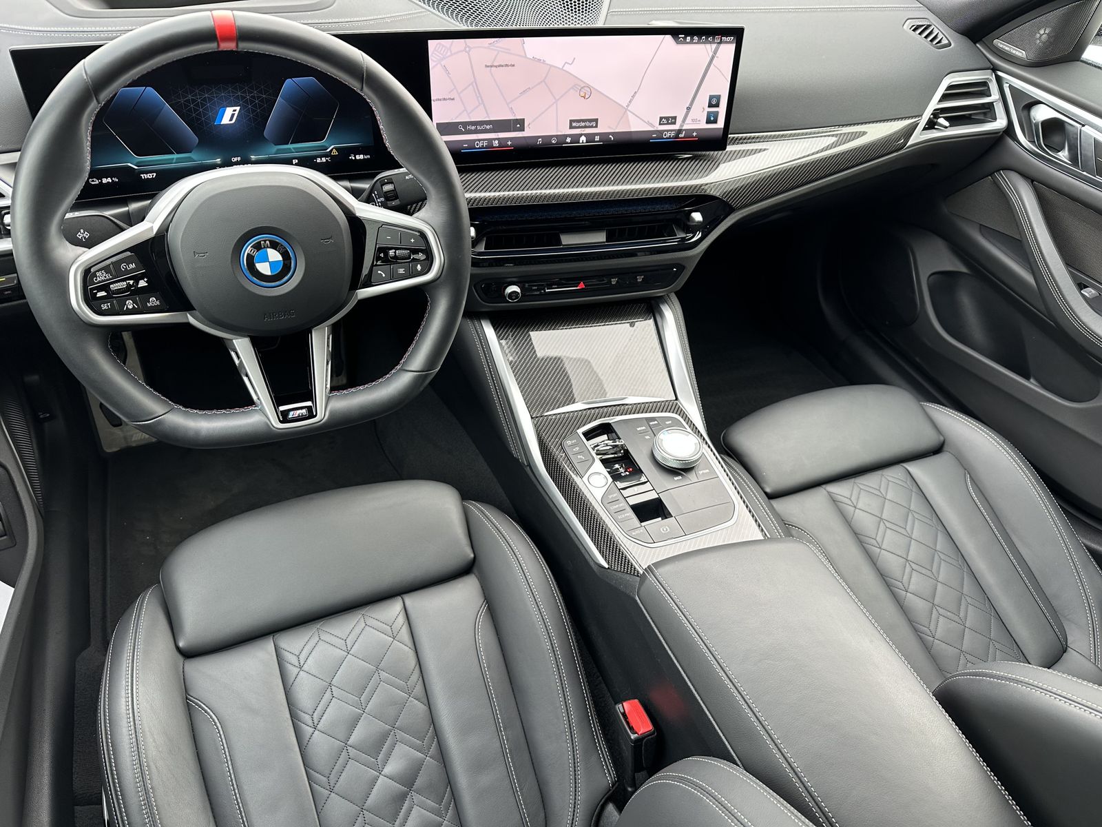 Fahrzeugabbildung BMW i4 M50 xDrive NAV+LEDER+ACC+AHK+360°+H&K+HEAD-UP