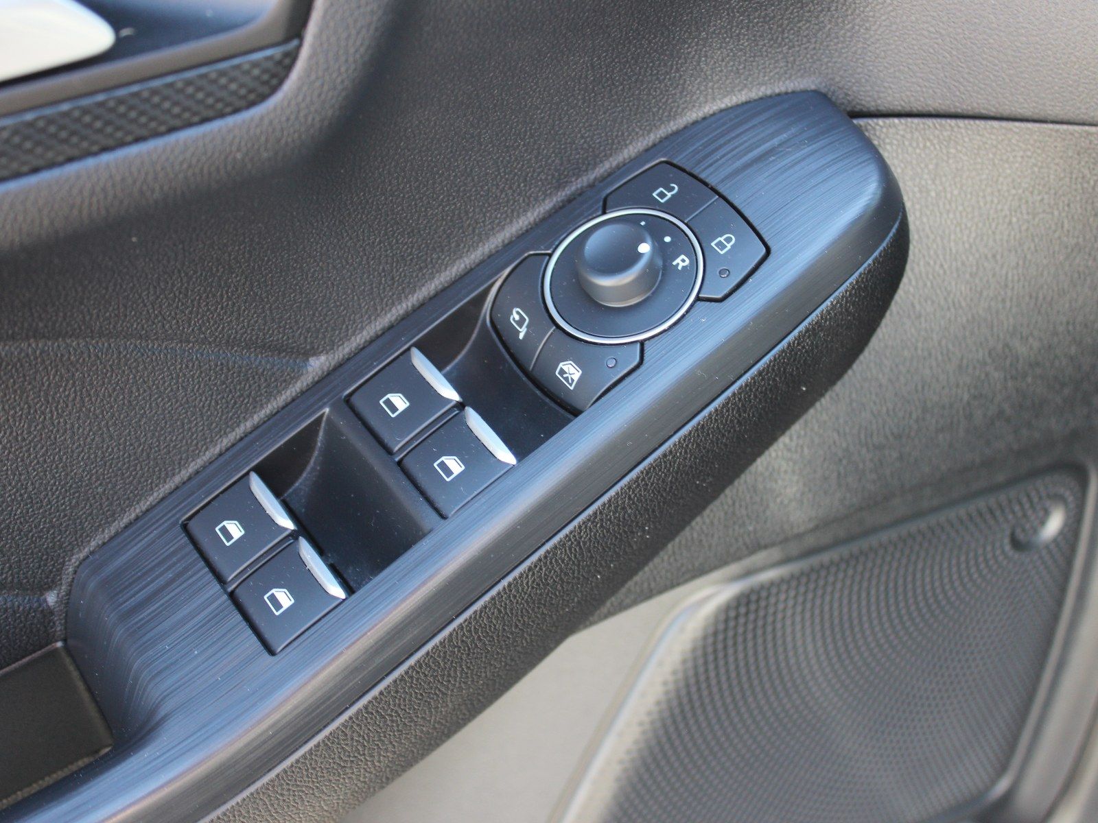 Fahrzeugabbildung Ford Kuga Plug-In Hybrid ST-Line X 2,5 Duratec