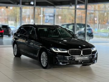 Fahrzeugabbildung BMW 530e xDr Tuor AHK Pano ACC HUD D/K Laserlicht