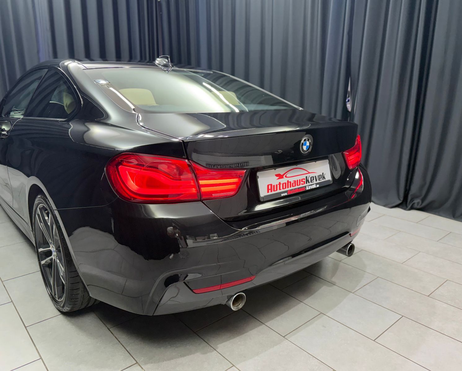 Fahrzeugabbildung BMW 440i Coupe M Sport|LCI|GLASDACH|SHADOWLINE