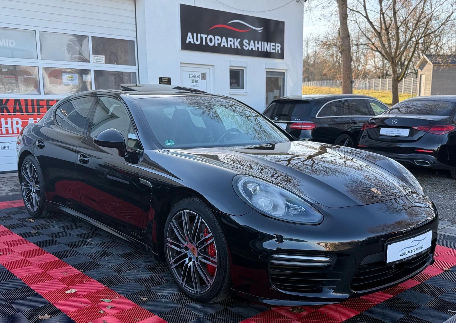 PORSCHE Panamera