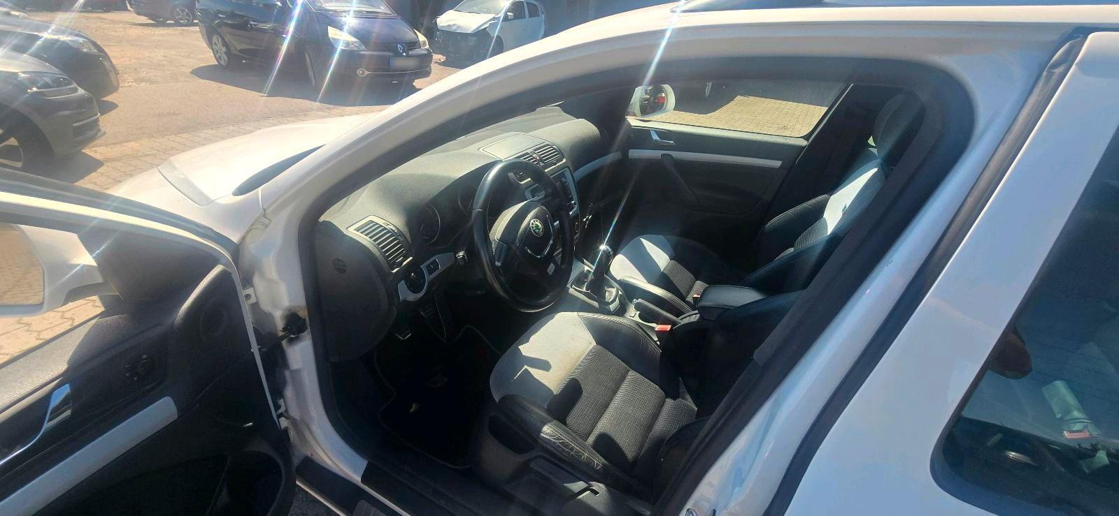 Skoda Octavia 2009 — interior
