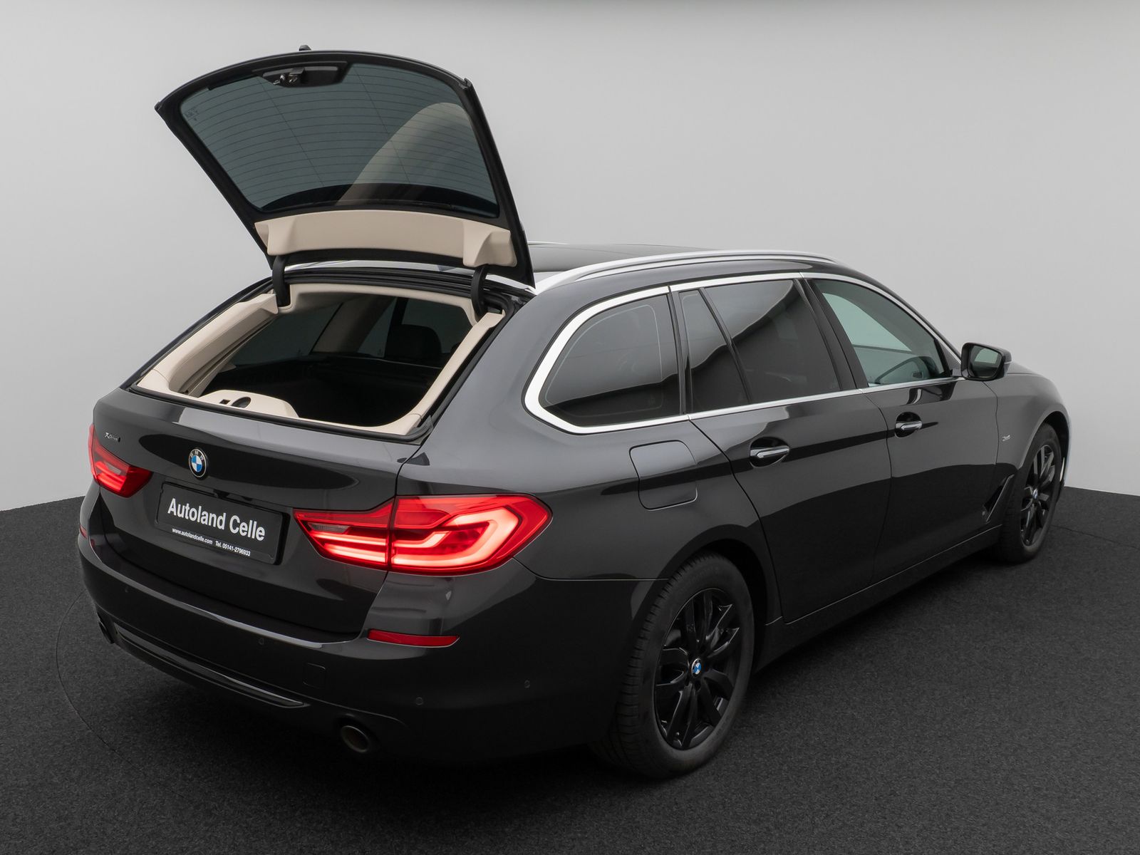 Fahrzeugabbildung BMW 530d xD SportLine Kamera Panorama HUD H/K Stndhz