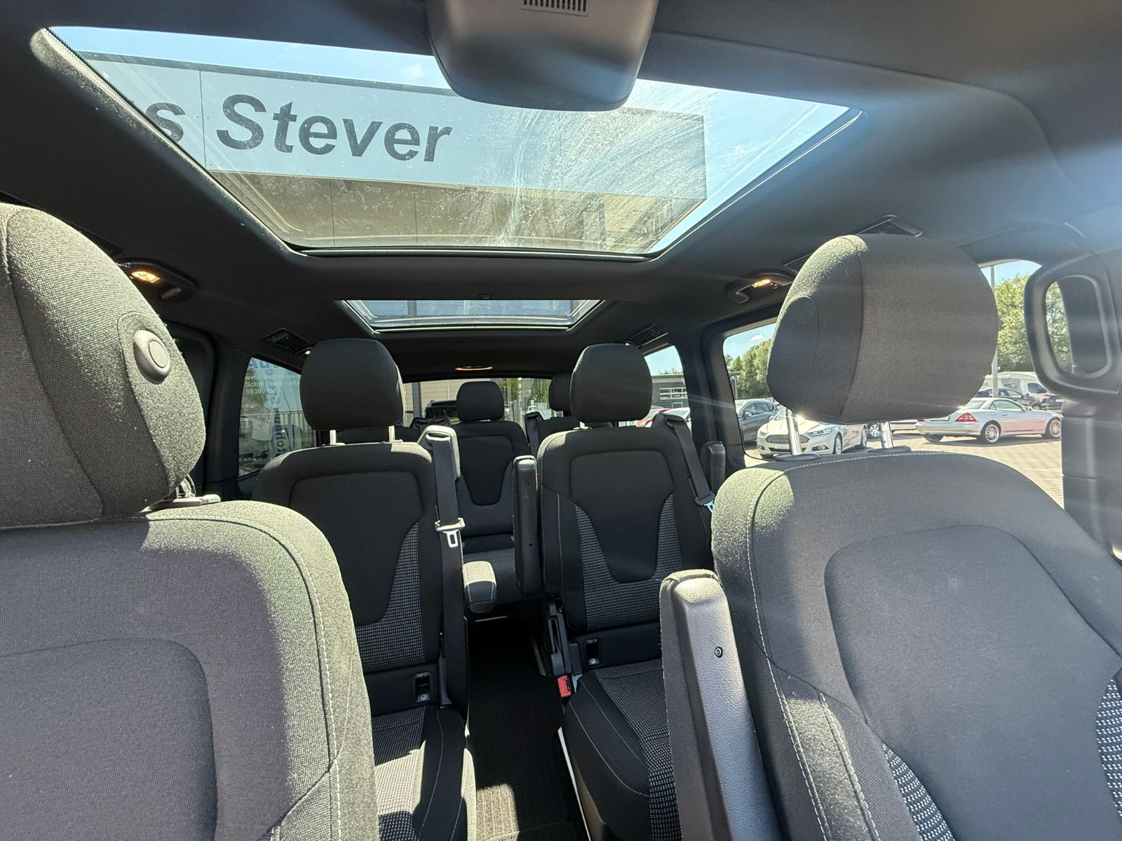 Fahrzeugabbildung Mercedes-Benz V 300 d EDITION 4MATIC lang AMG Line