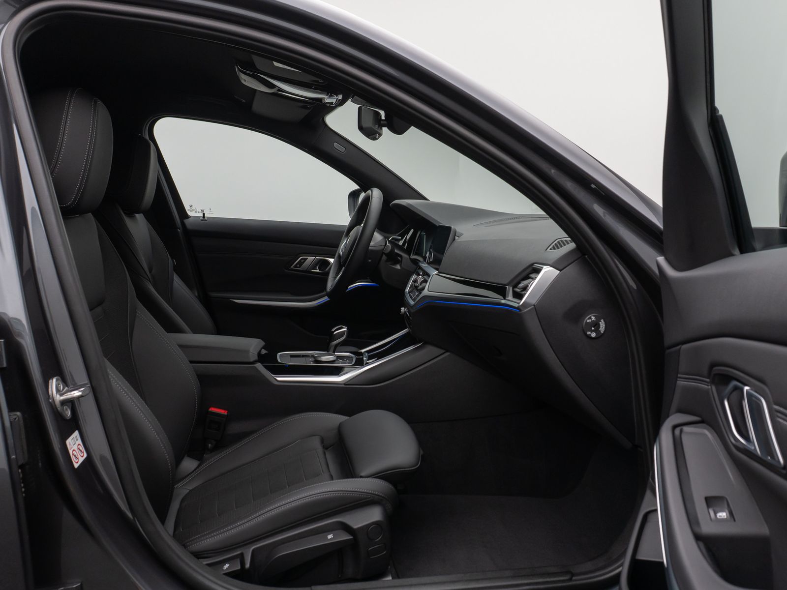 Fahrzeugabbildung BMW 318d Kamera DAB Sport Alarm Geschwindigkeitsreg