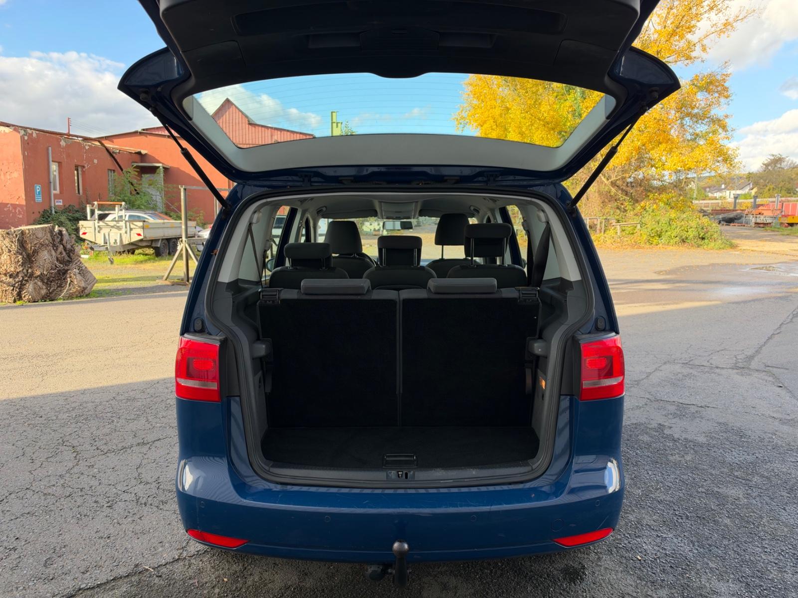 Volkswagen Touran 2012 — photo 13