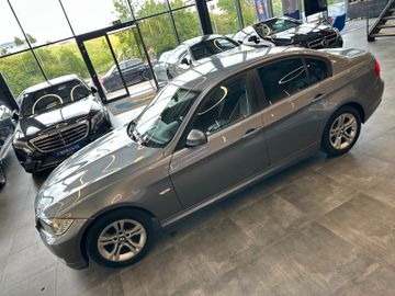 MYAUTOCENTER – Gebraucht- und Jahreswagen mit Werkstattservice in Pfaffenhofen BMW 318 *Klima*TÜV1027*KLIMA*PDC*