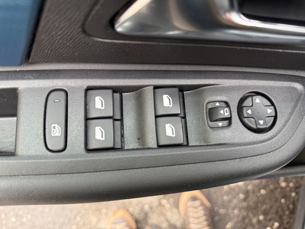 Fahrzeugabbildung Citroën e-C4 136 FEEL PACK+ Kältepaket