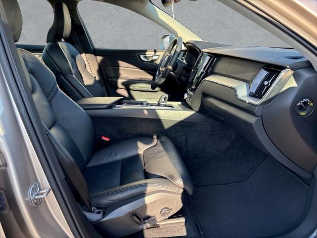 Volvo XC60 Inscription T6 19''LM eStandhz Pano 360kam 