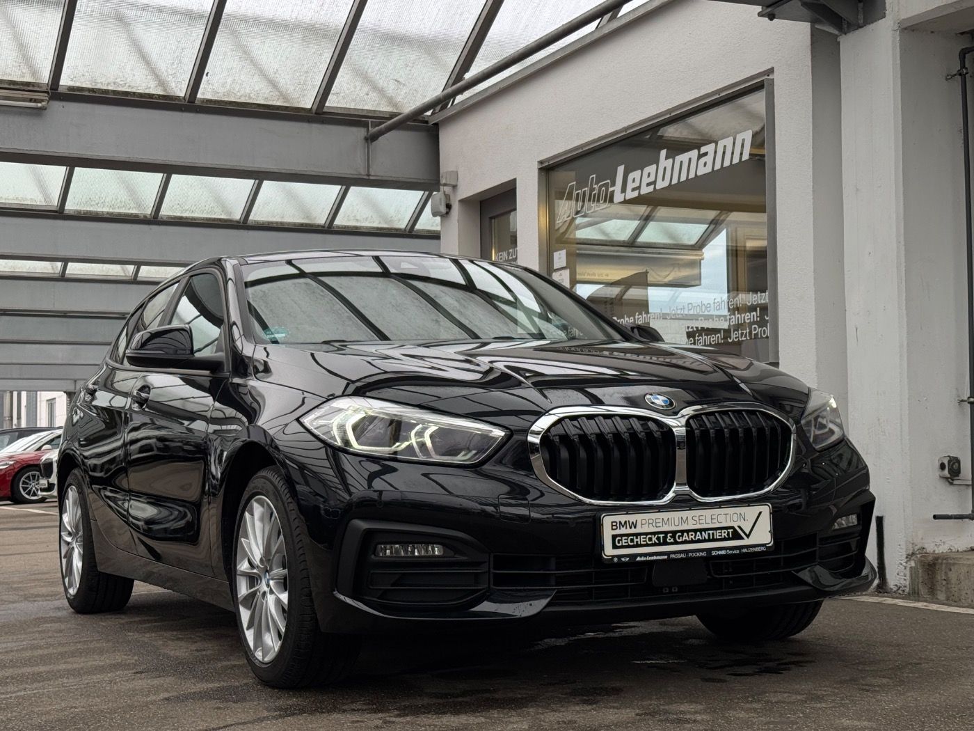 Fahrzeugabbildung BMW 118d Aut. Advantage AHK/SportSitze/ComfortPaket