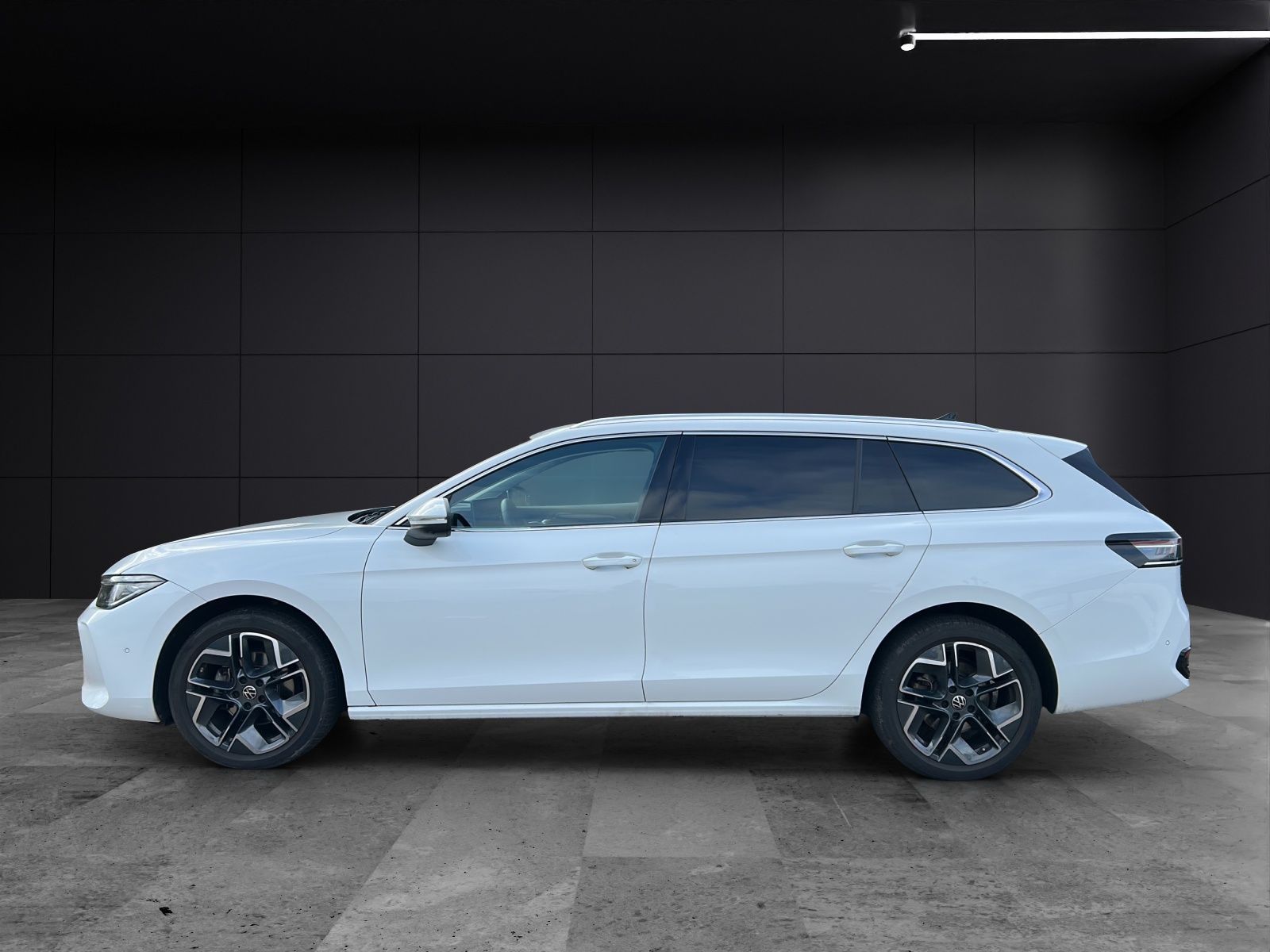 Fahrzeugabbildung Volkswagen Passat Elegance TDI DSG LED ACC 18" AHK Leder Pa